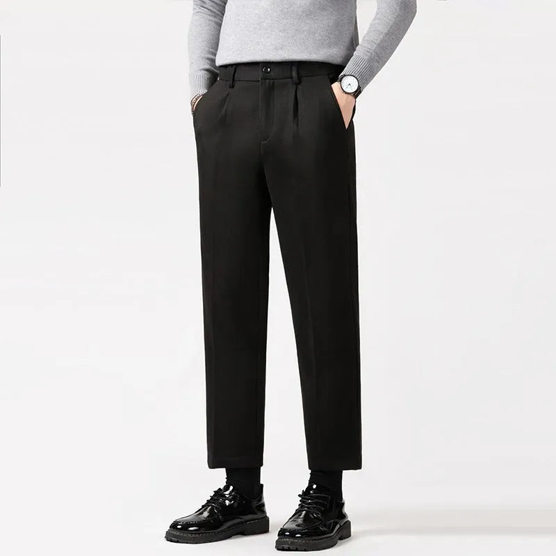 Raka herrbyxor med diskret struktur